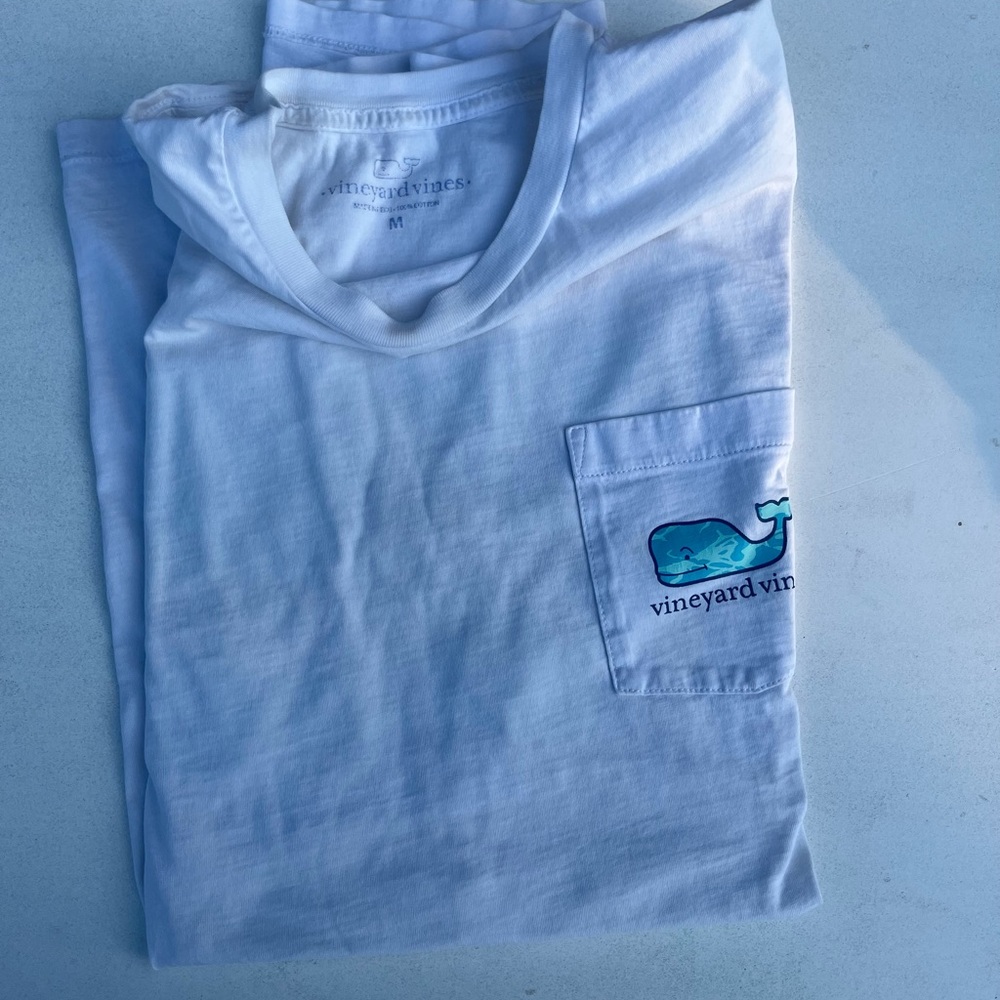 vineyard vines short sleeve white tee